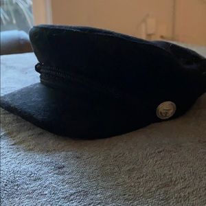Black newsboy hat